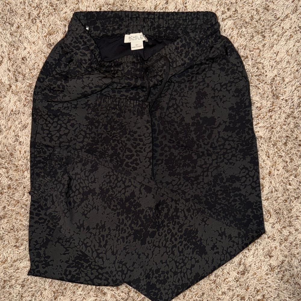 Bundle of 2 women's shorts and one pair of athletic pants, size XS. - Picture 4 of 4